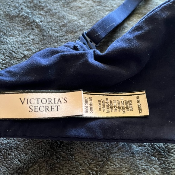 3/$15✨ Victoria’s Secret BBV Demi - Picture 2 of 2